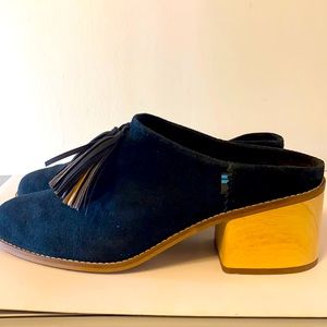 Tom’s Black Clogs size 11 tassels like new